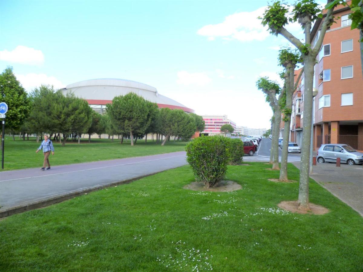 Logrocity Puerta Del Ebro Parking Privado Gratis Логроньо Екстериор снимка